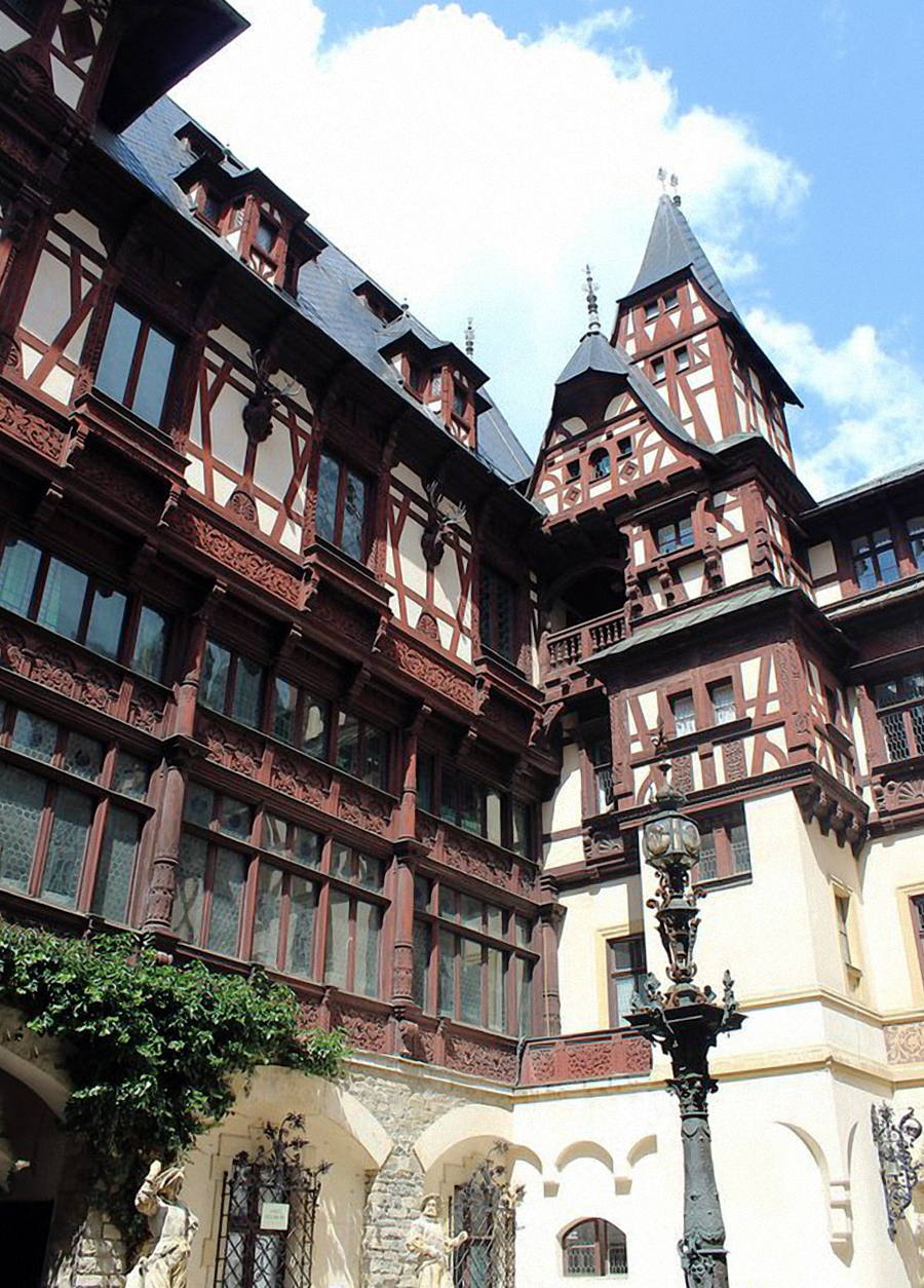 ../Images/HSU,CHIA-LING.Romania.Peles Castle (1).jpg